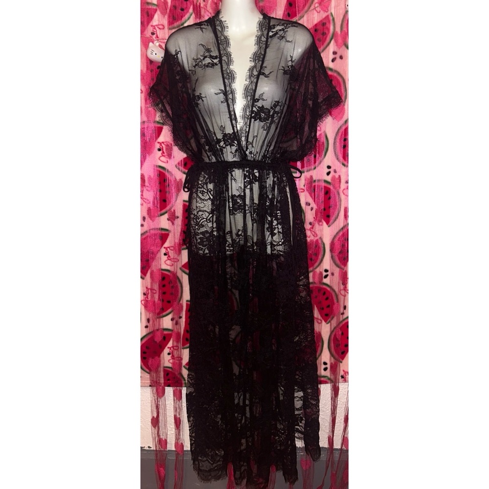 🖤 Lace Cover Up with Floral Design and Flowing Sleeves